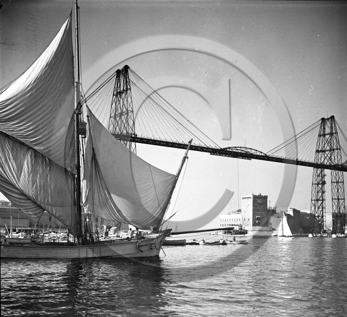 BA 675 Marseille pont transbordeur -voilier fort st Jean dpt 13 .jpg