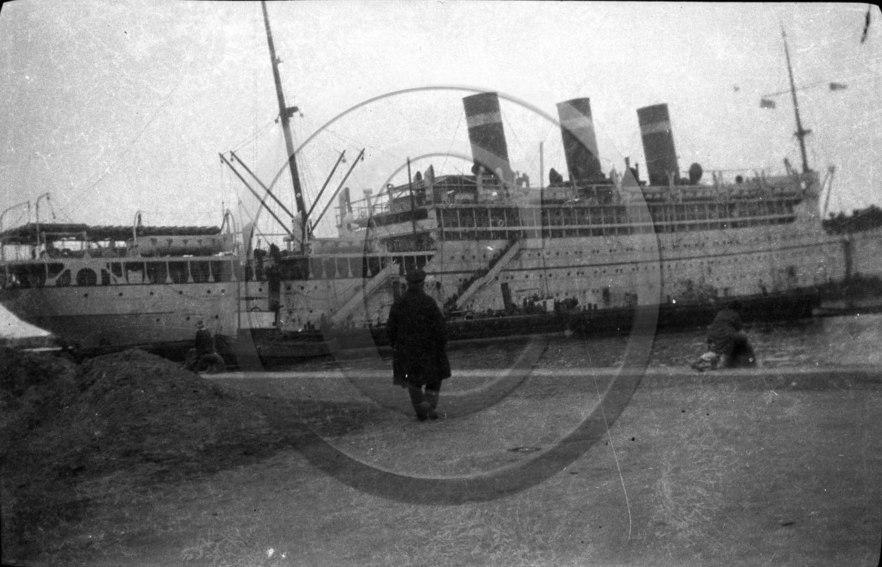 BA 707 grand paquebot 3 cheminees .jpg