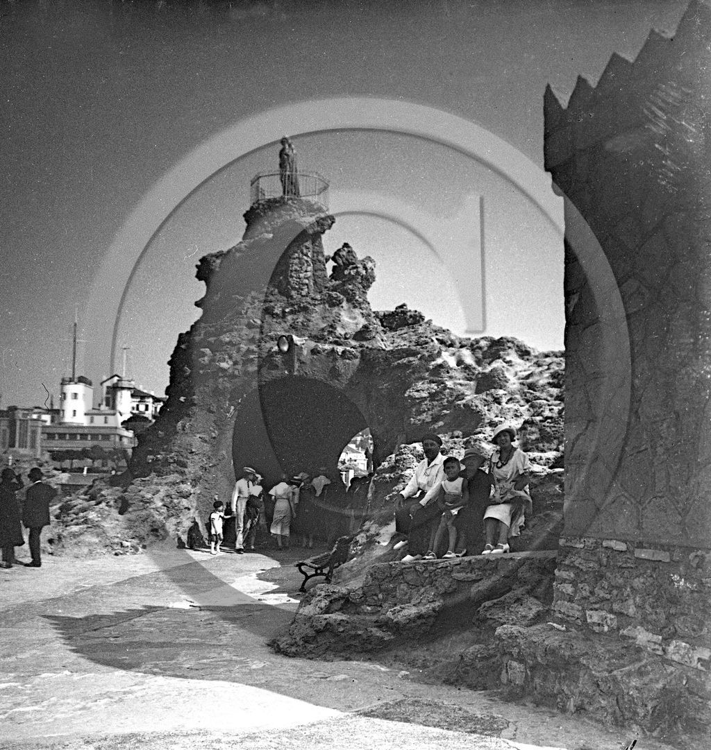 vi  1981 Biarritz 1933 le rocher de la vierge .jpg