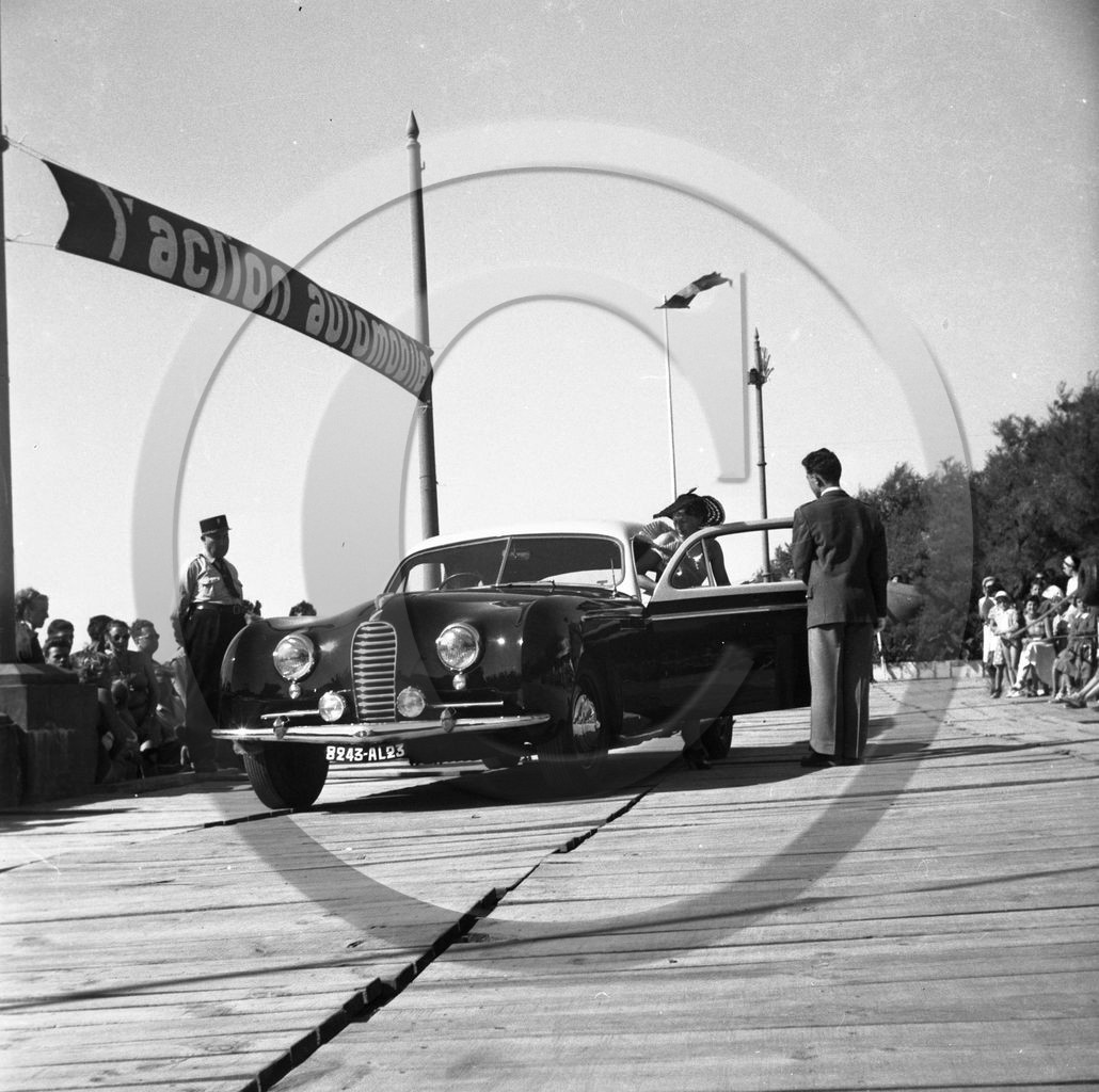 CE 234 Talbot concours elegance Arcachon année 50  photo H Dargence .jpg