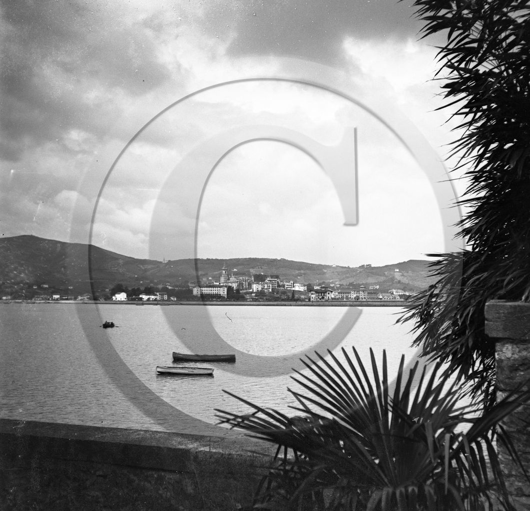 vi  1990  Hendaye 1933 vue de Fontarabie la maison de Loti  dpt 64  .jpg