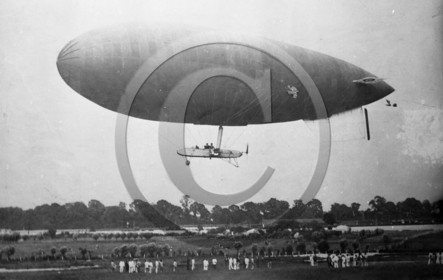 avi 145 dirigeable     d apres photo .jpg