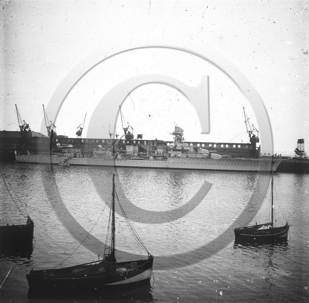 BA 1465 profil avec hydravion navire de  guerre .jpg