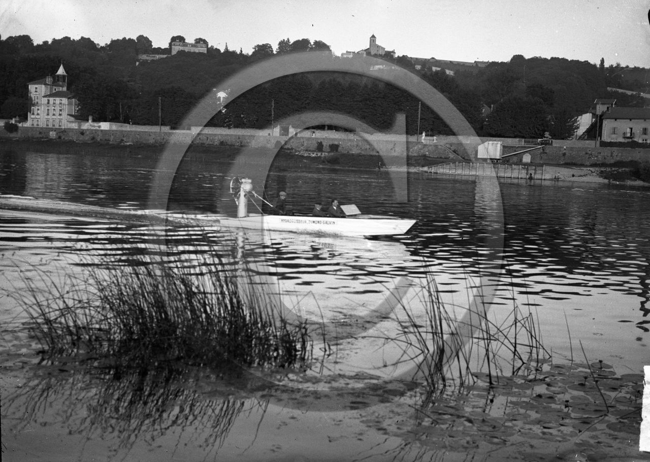 BA 1498 hydroglisseur Dumond Galvin .jpg