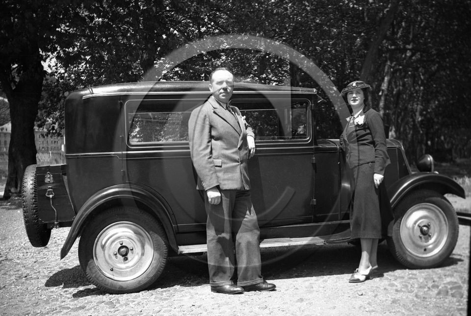 AU 2224 Renault monaquatre .jpg