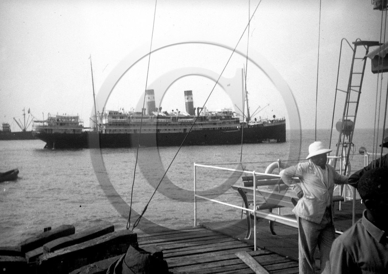 BA 195 cargo des Chargeurs Reunis .jpg