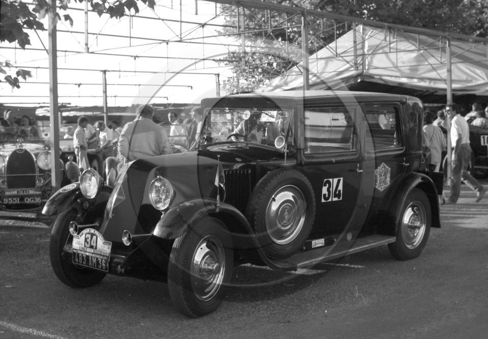 AU 1036 Renault berlin tour de France 1985 .jpg